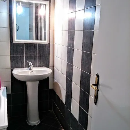 Traditional Penthouse With Mountain View Lägenhet *