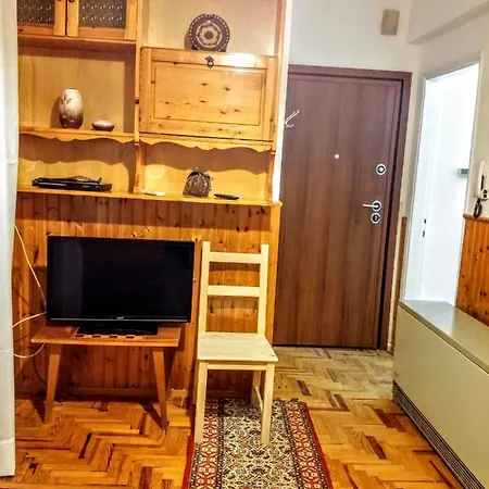 Traditional Penthouse With Mountain View