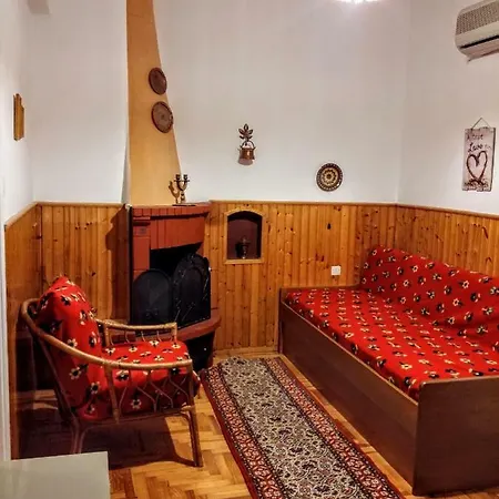شقة Traditional Penthouse With Mountain View