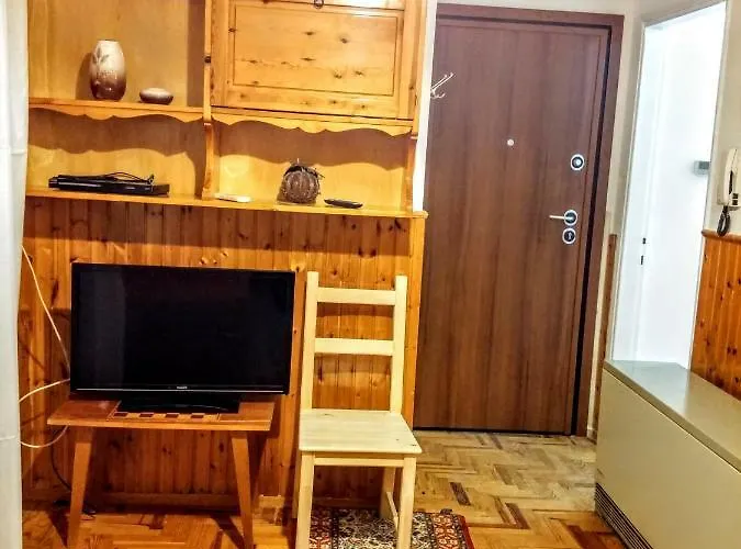 Traditional Penthouse With Mountain View