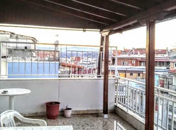 Traditional Penthouse With Mountain View Appartement