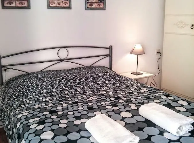 Traditional Penthouse With Mountain View Appartement Grevena