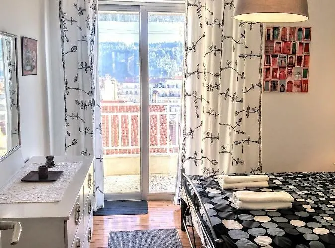 Traditional Penthouse With Mountain View Appartement Grevena